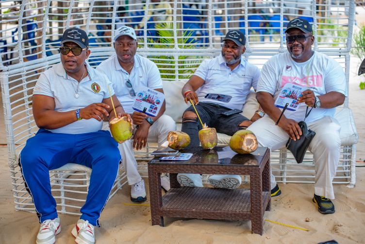 [ PHOTOS 3] OZUBULU UNIQUE BROTHERS  HANGS OUT AT THE BEACH